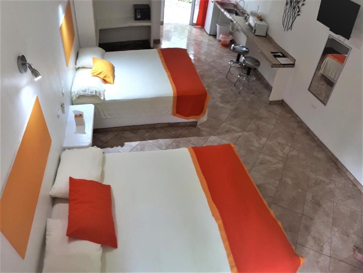 Tropical Paradise Bungalows Pital  외부 사진