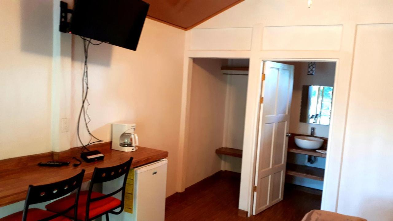 Tropical Paradise Bungalows Pital  외부 사진